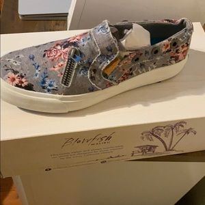 Blow fish size 7 shoe